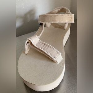 TEVA…WOMENS CREAM SANDALS